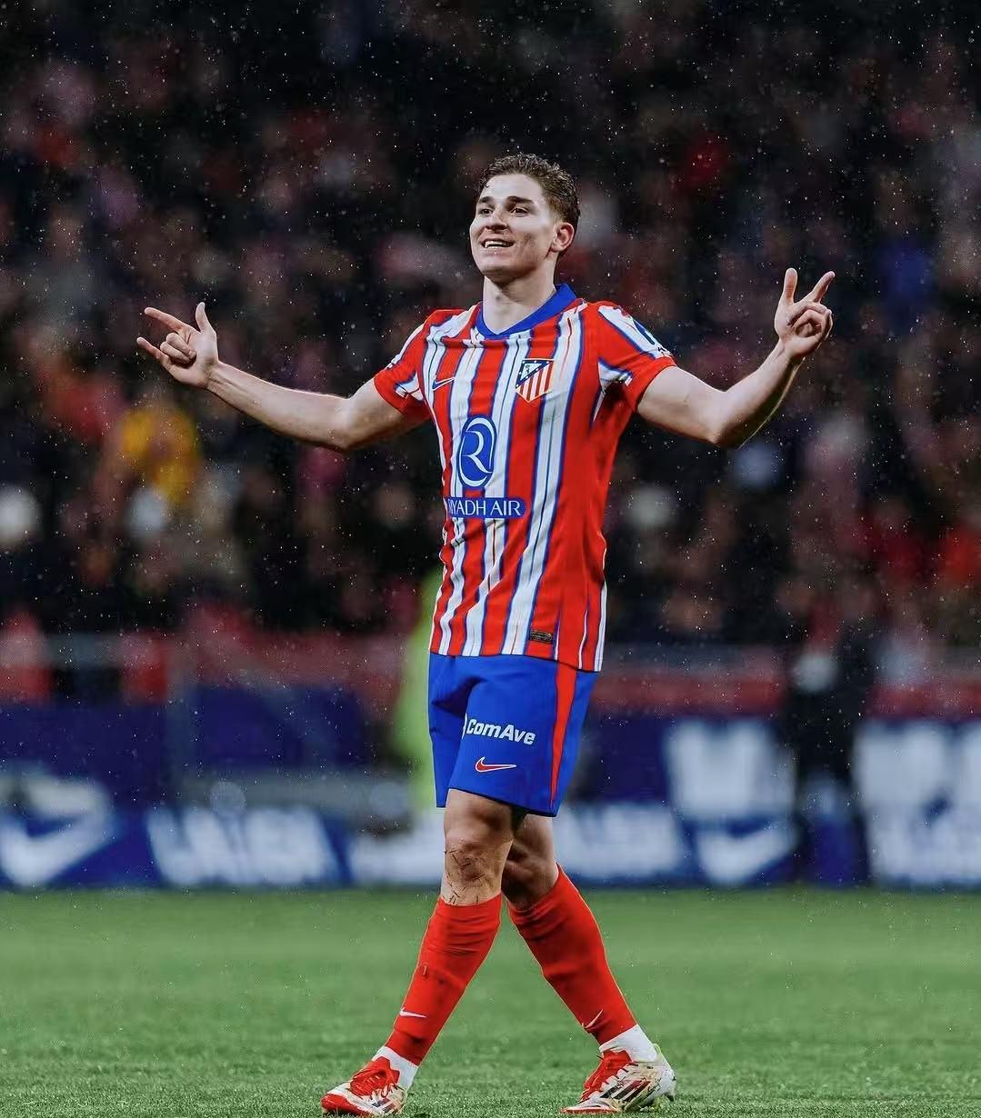 剑南春｜15连胜！拜仁3-0药厂，雅克松德甲首球，格纳布里建功（剑南春｜拜仁3-0击败药厂豪取15连胜，雅克松德甲处子球，格纳布里破门）