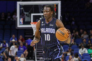 阿贾克斯客场4-2卡拉巴赫，格洛赫双响，多尔贝格、加埃建功（阿贾克斯客场4-2击退卡拉巴赫：格洛赫梅开二度，多尔贝格、加埃破门）