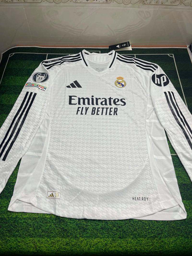 会师美职联决赛，梅西过往面对穆勒3胜7负处于下风（美职联决赛相逢：梅西对穆勒历史战绩3胜7负，处于劣势）