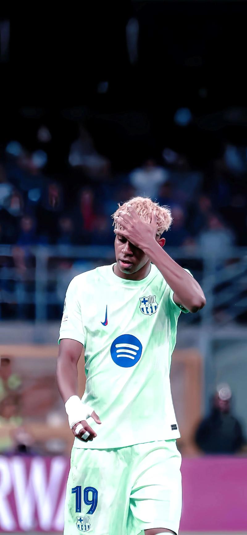 电讯报：图赫尔不会前往安菲尔德观赛，能否征召贝林充满疑问（电讯报：图赫尔将缺席安菲尔德观战，征召贝林成未知数）