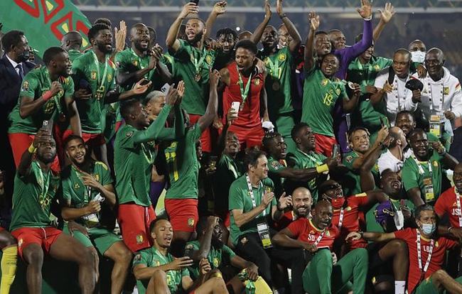 欧冠半场：艾尔尤努西开场70秒闪击，比利亚雷亚尔0-1哥本哈根（欧冠半场：哥本哈根暂1-0领先比利亚雷亚尔，艾尔尤努西开场70秒建功）