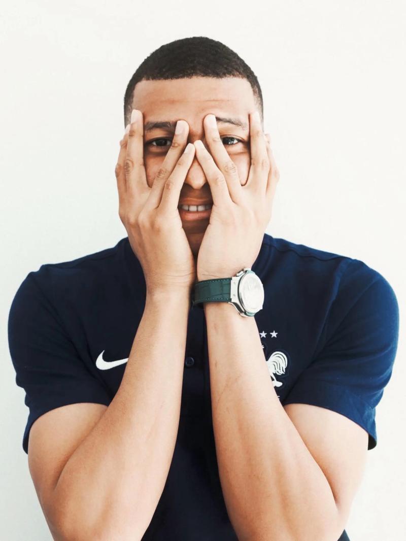 门德斯：不知道为啥有这么多关于亚马尔的噪音，我们都年轻过（门德斯：不理解围绕亚马尔的喧嚣，大家都曾年轻过）